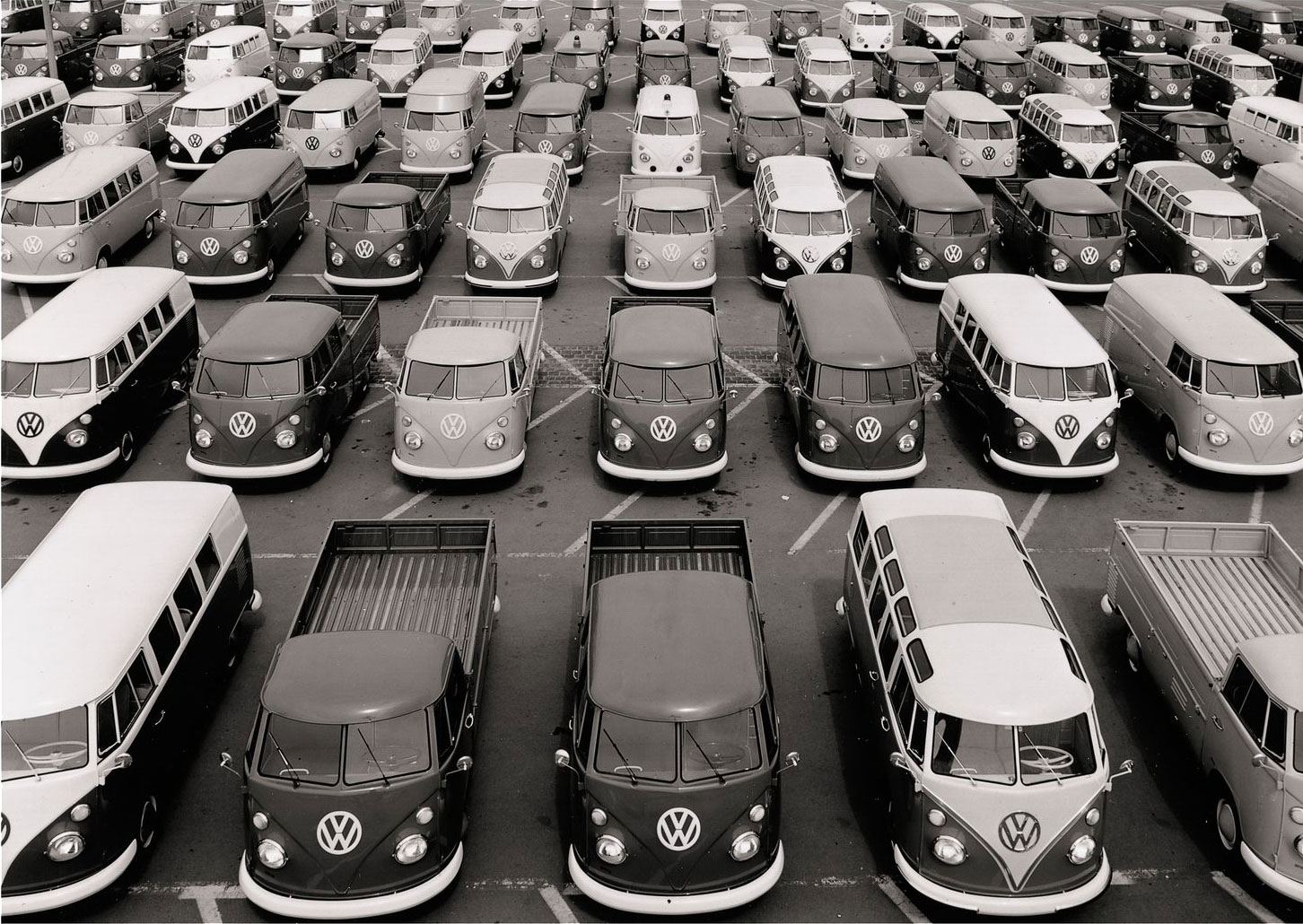 En 70 ans, le VW Combi Transporter a sérieusement évolué - Challenges